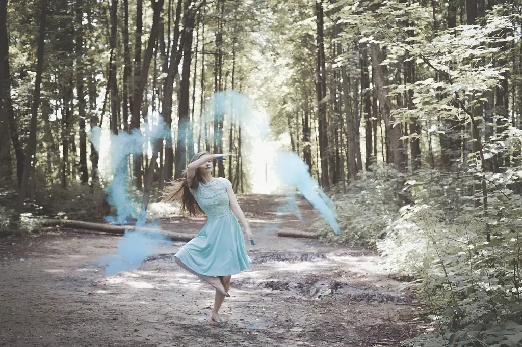 Jakie paznokcie do chabrowej sukienki